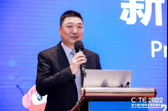 深圳市平板顯示行業協會秘書長薛志堅主持 深圳市平板顯示行業協會秘書長薛志堅主持